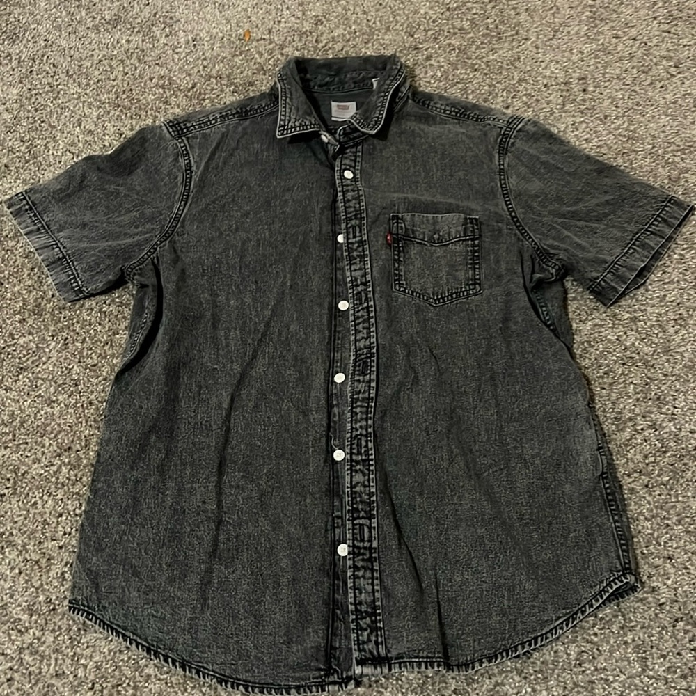 Levi’s Button-Up Top